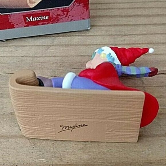 🌲 Hallmark Maxine Sledding Toboggan Dog Floyd Keepsake Ornament 1998 - Picture 6 of 7